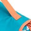 Kwalitatieve blauwe skateboard- en buitensporttas met oranje schouderband en details voor outdoorplezier.