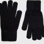 Warmtegevoerde zwarte winterhandschoenen voor buitengebruik.