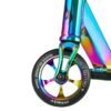Glanzende rainbow skaterwiel met zwart rubber band voor skateboard en trickfietsen.