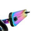 Glanzende holografische inline skate met black wielen en logo detail.