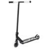 Silver en zwart skate en kick scooter voor buitenplezier.