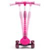 Pink kinderscooter met drie wielen en verstelbare handgrepen voor buitenplezier.