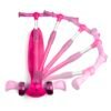 Roze kinderbalansfiets met verstelbare zadel en stuur voor buitenactiviteit.