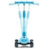 Sportieve blauwe step voor kinderen, ideaal voor buiten en actieve speelplezier.