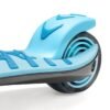 Blauwe hoverboard met grote wielen en zachte bescherming voor buitengebruik.