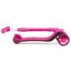 Roze kinderscooter met drie wielen, ideaal voor buitenplezier en balanstraining.