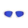 Zwembril met blauwe lenzen en witte frame voor watersport en zwemactiviteiten.