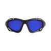 Blauw reflexbril met zwart montuur voor actief buitengebruik en watersportbeleving.