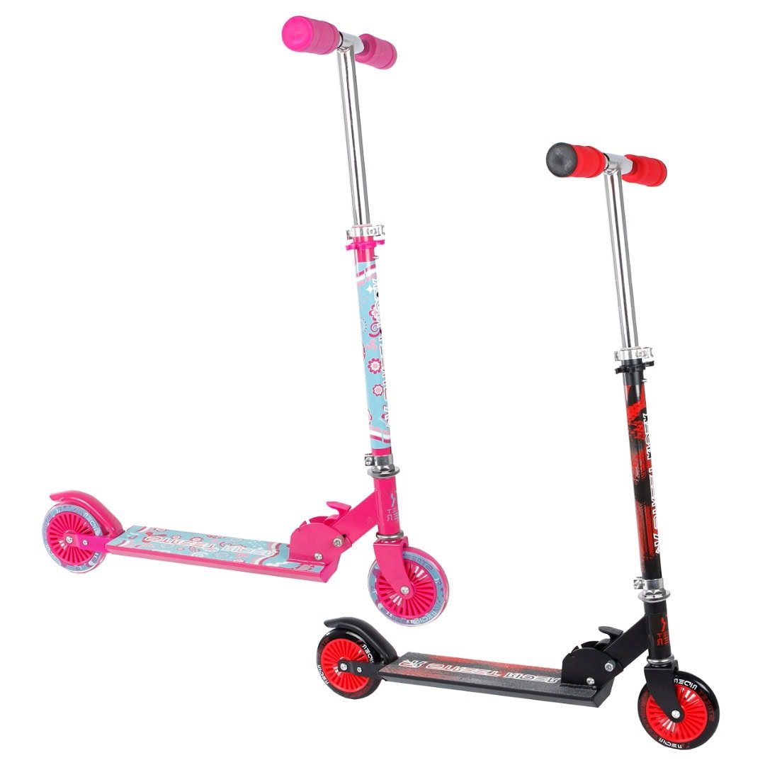 Leuke kinder stepscooter met roze en zwart design, ideaal voor buitenplezier en actief spelen.