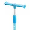 Kopie van blauwe kinderscooter voor buitenactiviteiten.