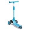 Blauwe driewieler step voor kinderen met verlichte deck en stevig frame. Geschikt voor buiten en veilig voor jonge skaters.
