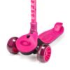 Roze kinderskates met drie wielen en anti-slip voetdekking voor buitenplezier.