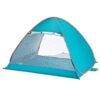 Kleine lichtblauwe tent voor outdoor kamperen en picknicks.
