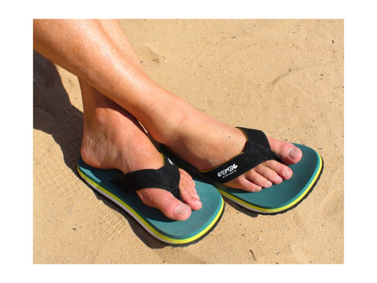Cool Shoe Corp. Original Slippers Mallard – gedragen op het strand