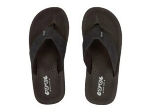 Zwarte rubberpantoffels voor outdoor gebruik, comfortabel en duurzaam.