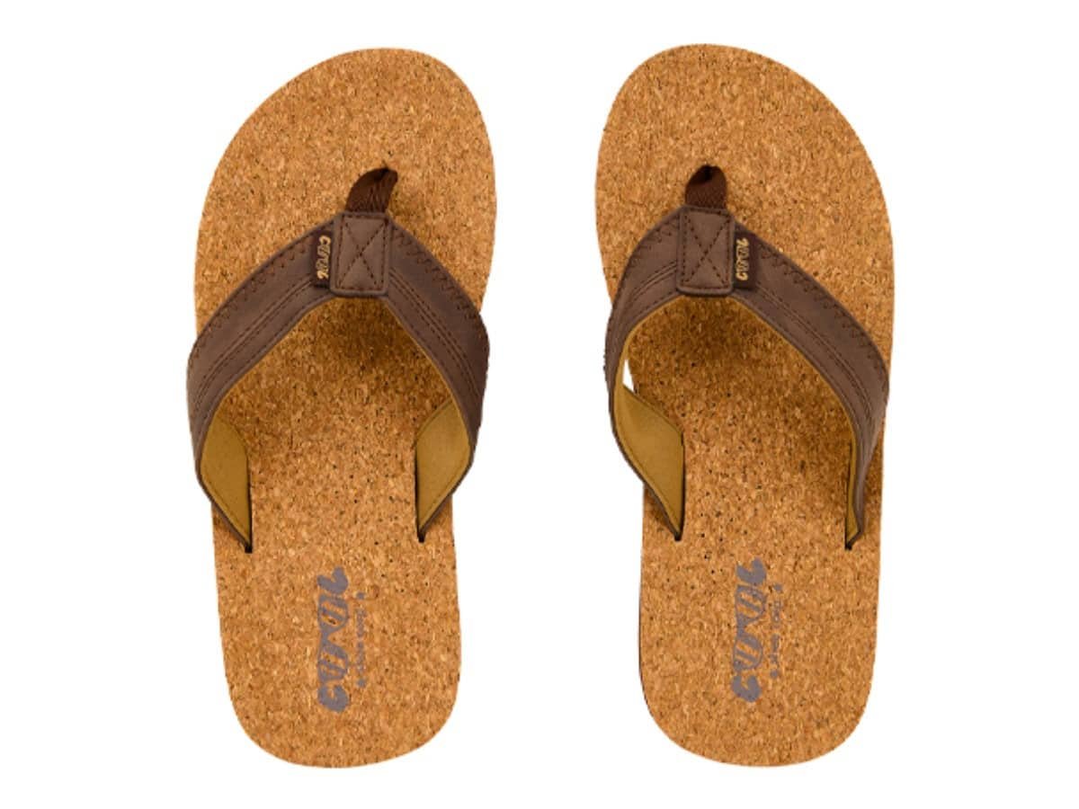 Sandalen met leren band en kurkvoetbed voor comfortabel buitensportgebruik.