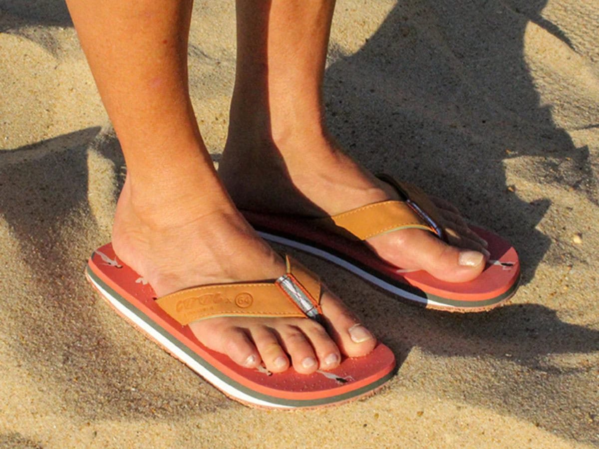 Sandale voor heren op het strand, comfortabele slippers voor zomerse buitenactiviteiten.