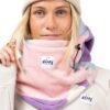 Zacht pastelkleurige fleece halswarmer met capuchon, cosy en comfortabel.