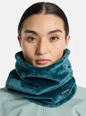 Knuffelige teal fleece halswarmer voor dames, ideaal voor koude winterdagen.