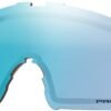 2. Stijlvolle blauwe Prizm goggles voor optimale bescherming en zicht tijdens snowboarden en skiën.
