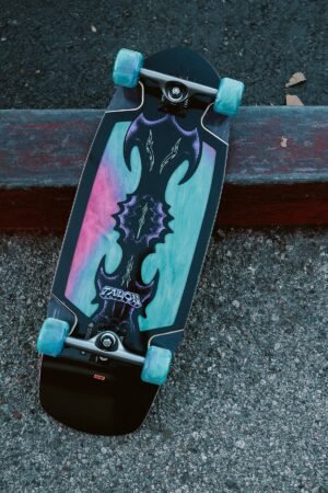 Globe Talon Black/Blue/Green 30″ – Cruiser Skateboard
