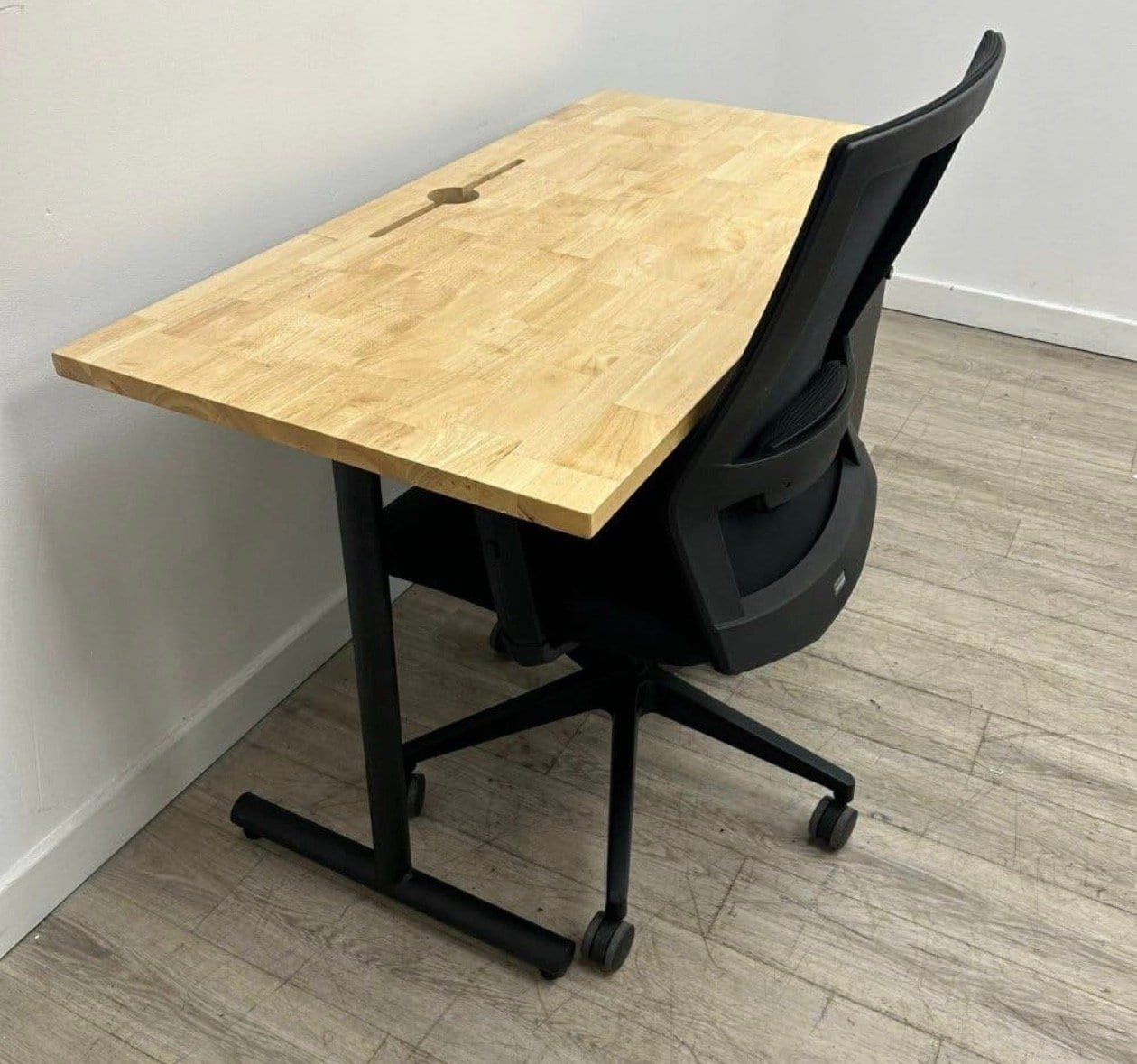 Complete kantoorwerkplek 122 cm – bureau + bureaustoel + ladeblok